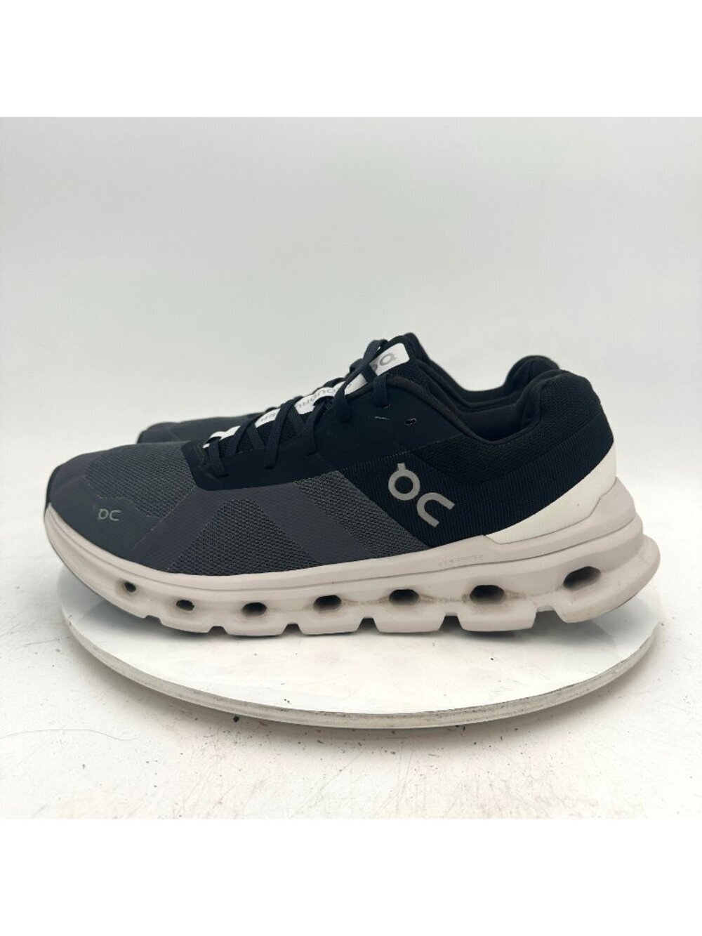 On Cloudrunner Swiss Engineering Men Size 9.5 Eclipse Frost White Shoes